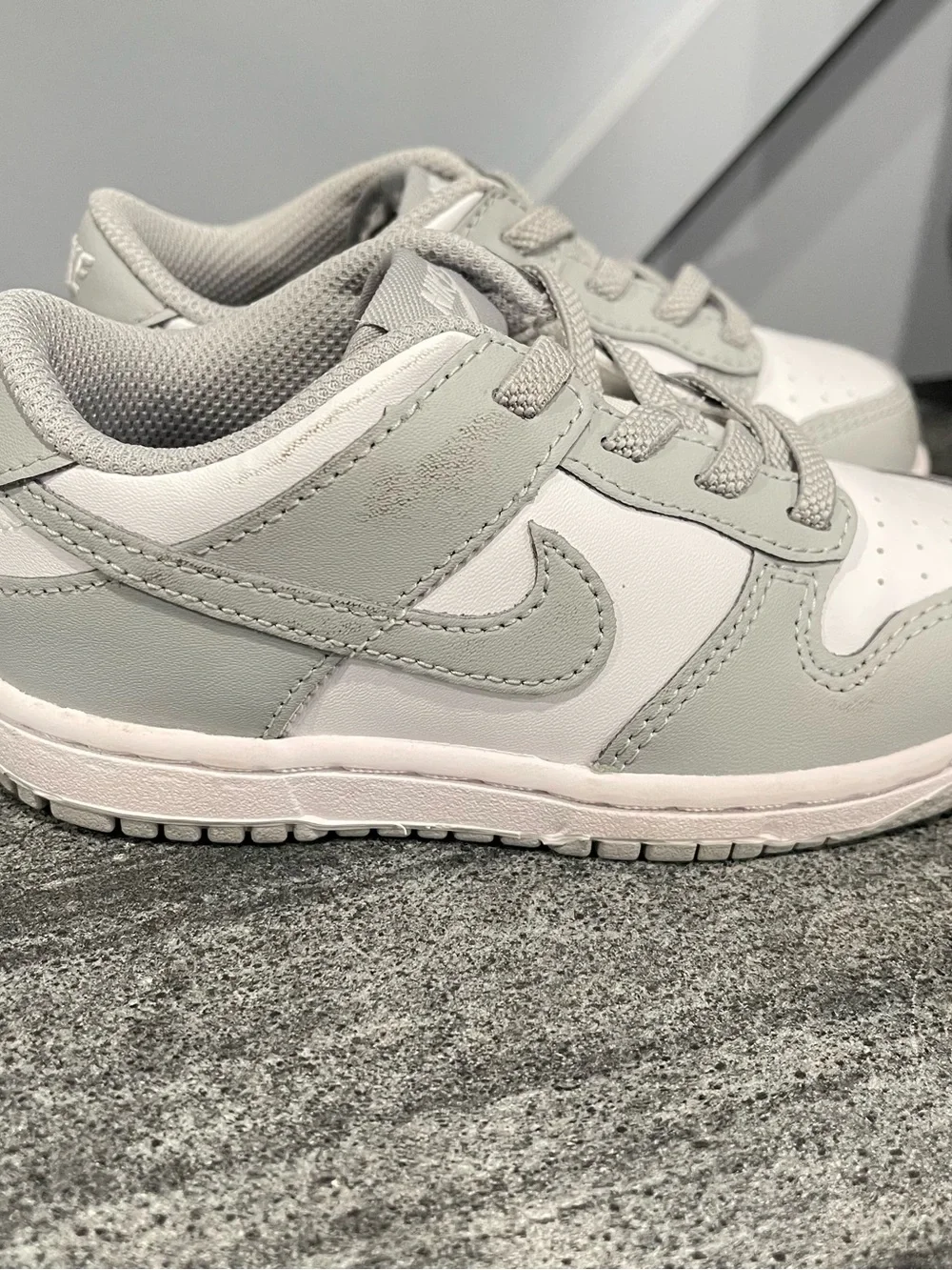 Nike Kids Low-Top Sneakers in Light Gray and White 9C